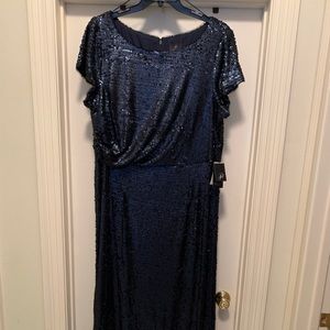Adrianna Papell NWT Sequin Bateau ShortSleeve Gown